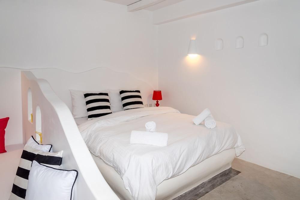 King'S Suites Камари Экстерьер фото