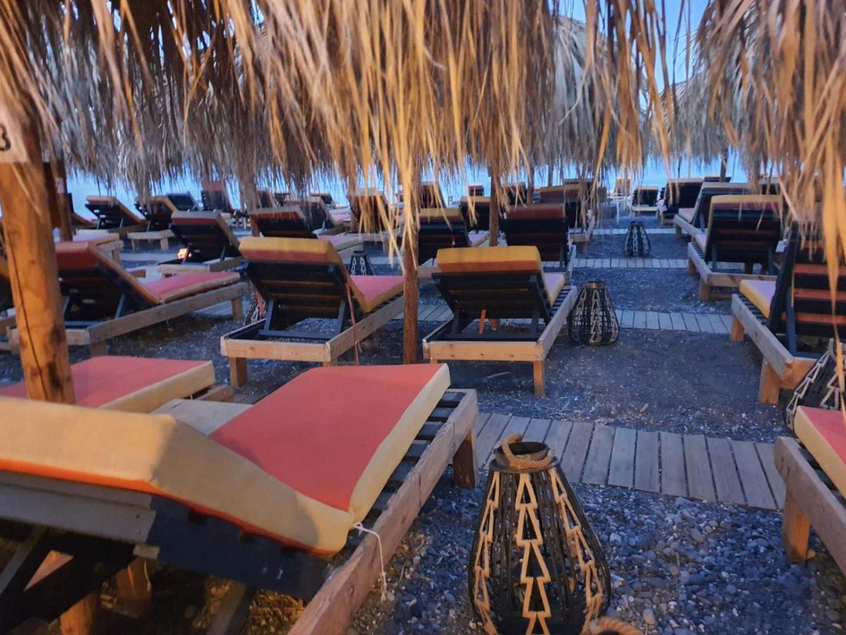 King'S Suites Камари Экстерьер фото