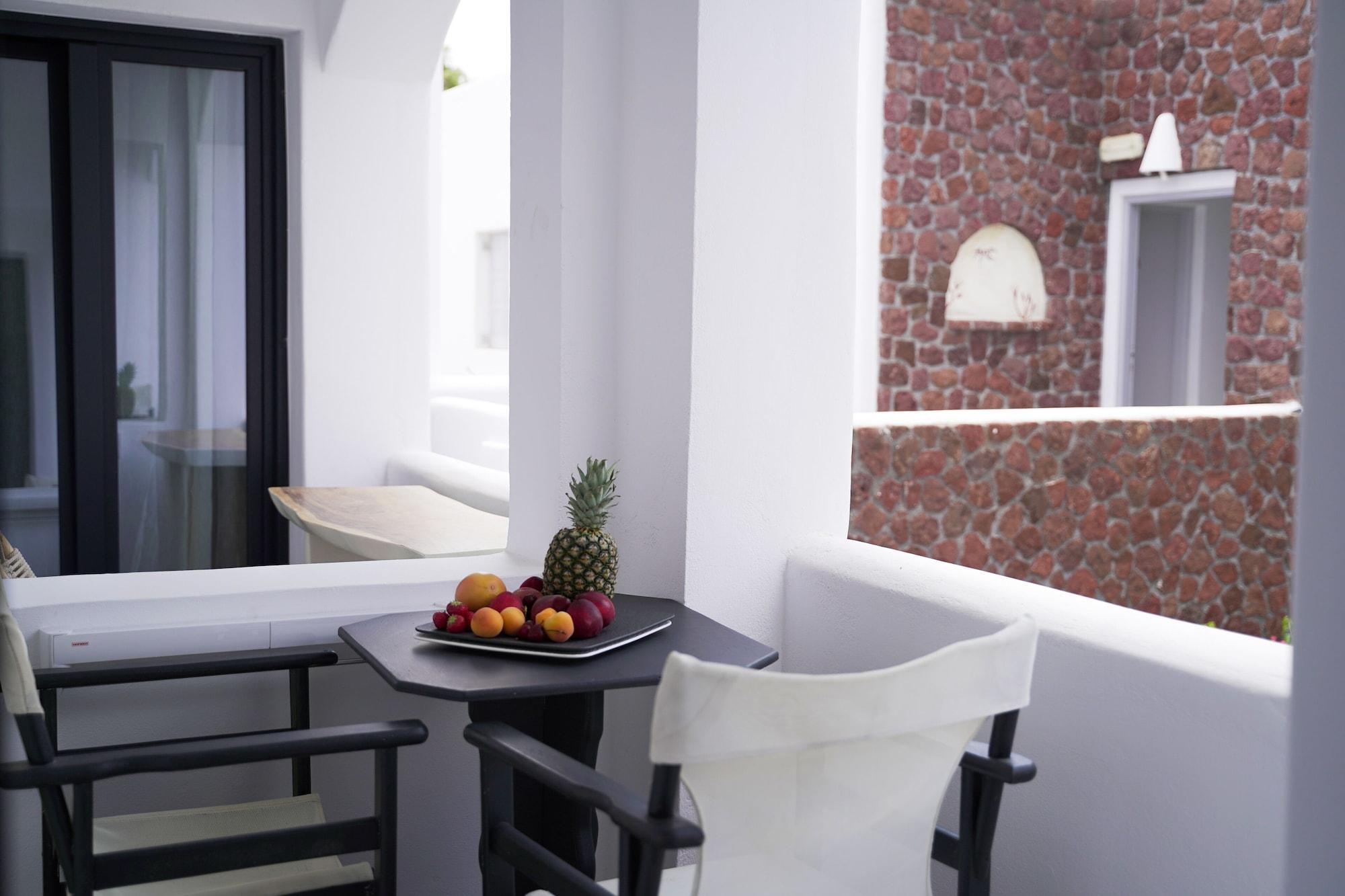 King'S Suites Камари Экстерьер фото