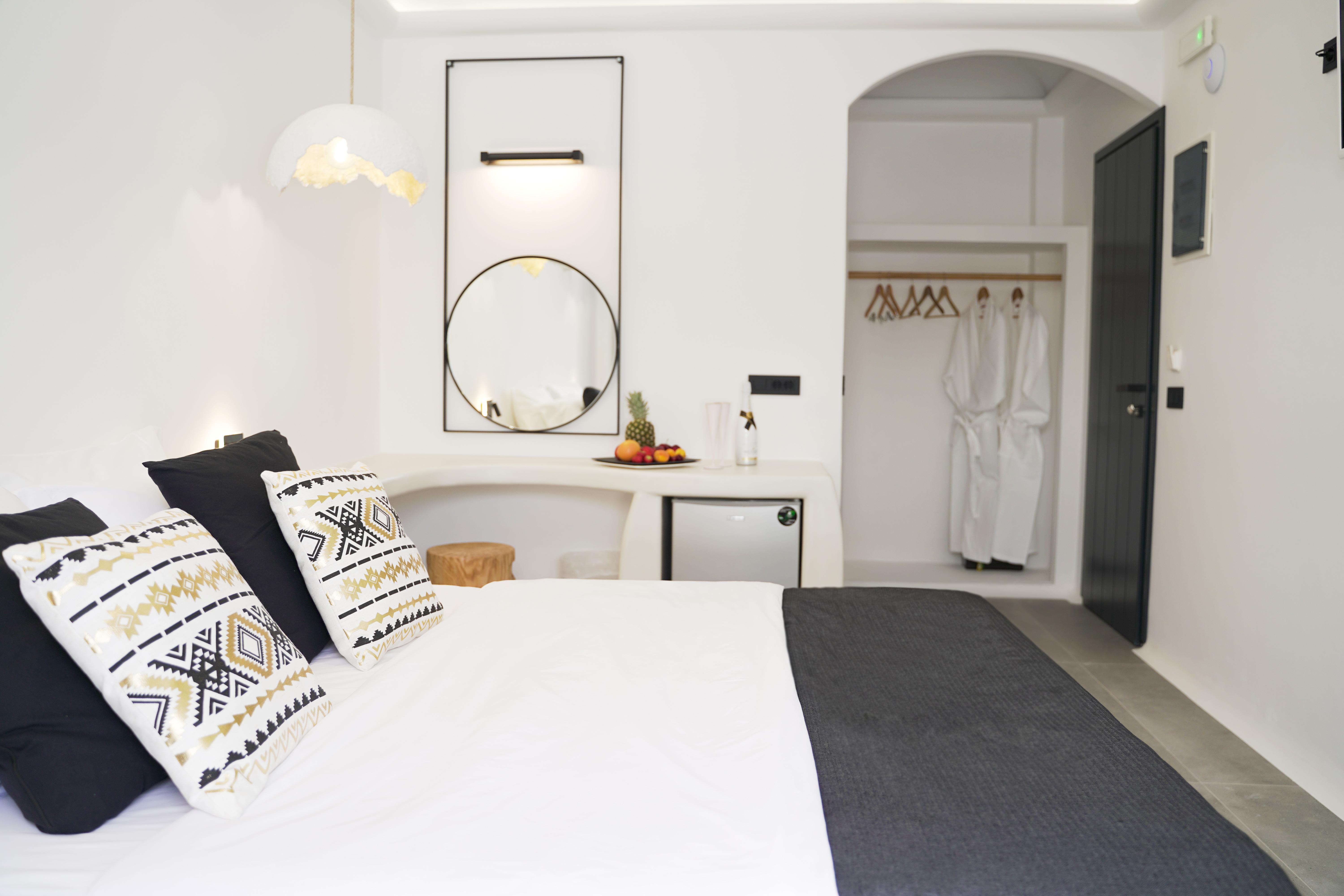 King'S Suites Камари Экстерьер фото